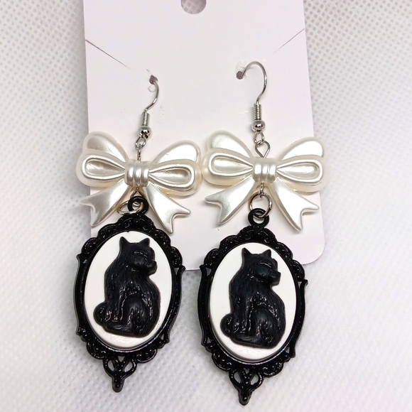 Shabby Chic Black Cat Camo Pendant Dangle Drop Earrings with Bow Accents New! - Picture 1 of 6